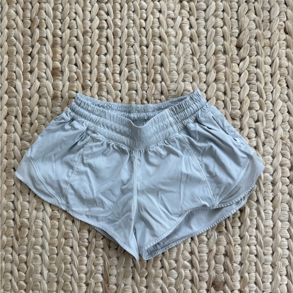 Lululemon Hotty Hot low rise lined  2.5” shorts - white